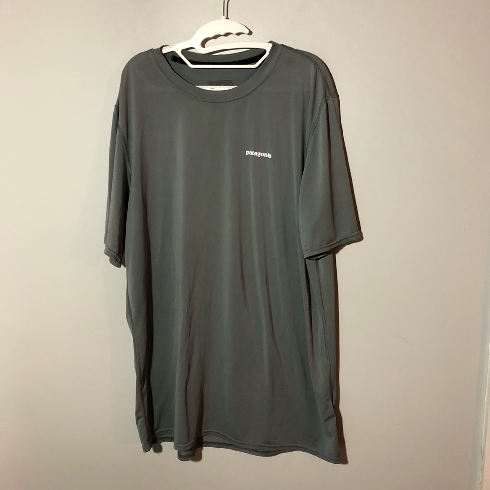 Patagonia mens L upf 50 sun protection grey T-shirt performance wicking outdoors